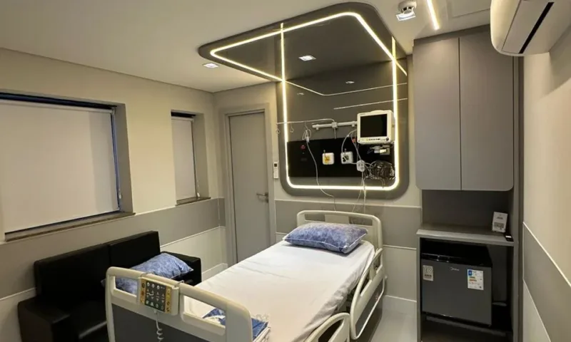 Quarto de internação com monitoramento