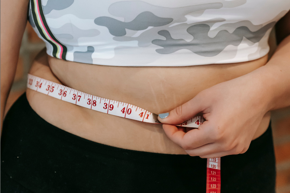 Gordura localizada na barriga: por que dieta e exercício não resolvem e o que fazer
